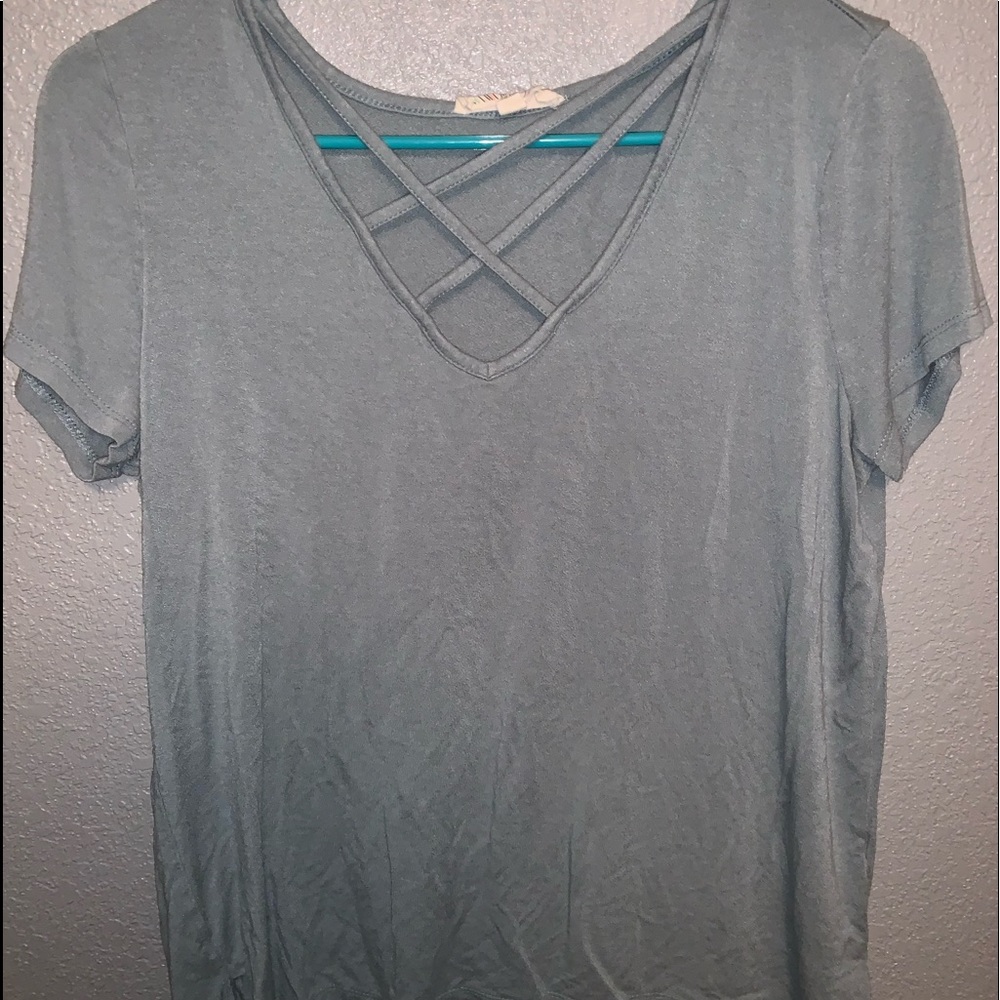 Cross straps on the chest shirt